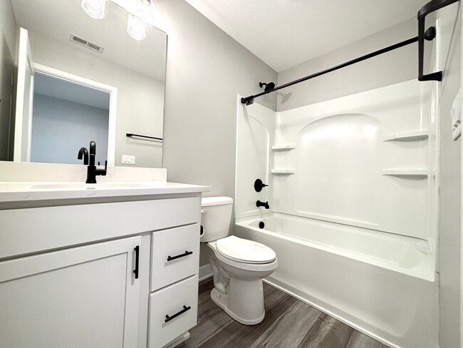 Building Photo - 1502 NE Savana Dr