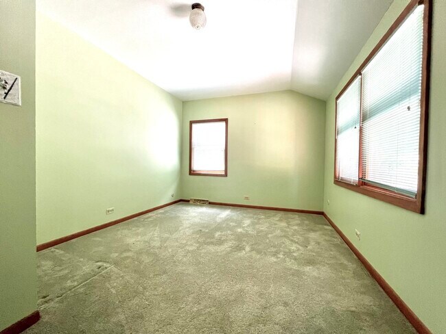 Building Photo - 4633 Oakwood Ave