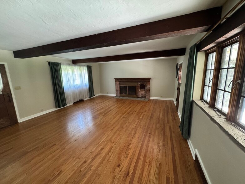 Building Photo - 2545 Van Dorn St