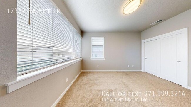 Building Photo - 17332 SW Kite Ln