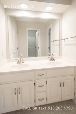 Building Photo - 9105 W 132nd Terrace