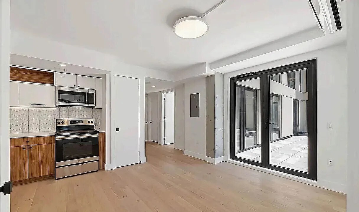 Building Photo - 60 W 125th St