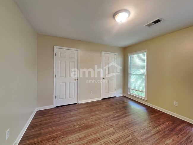 Building Photo - 1302 Hadaway Trail NE