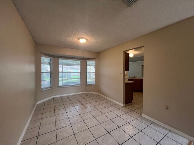 Building Photo - SPACIOUS 3 Bedroom, 2 Bathroom Ekana Point...