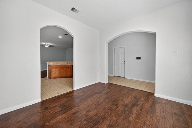 Building Photo - 8002 Colonial Ln