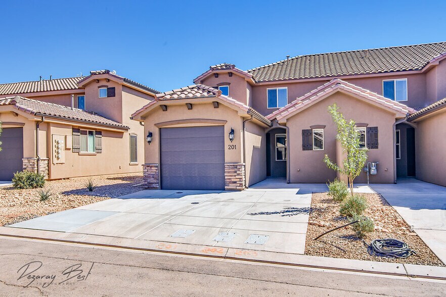 Building Photo - 325 N Red Stone Rd