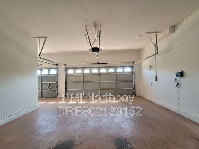 Building Photo - 167 Harvest Dr