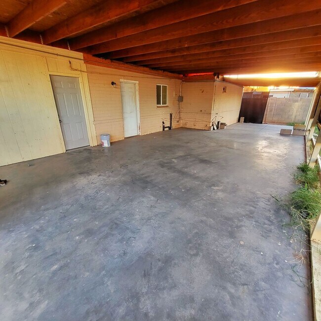 Building Photo - AFFORDABLE HOME IN PHOENIX JUST EAST OF DO...