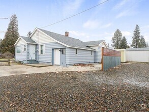 Building Photo - Cozy 3 Bed 2 Bath Updated Home!