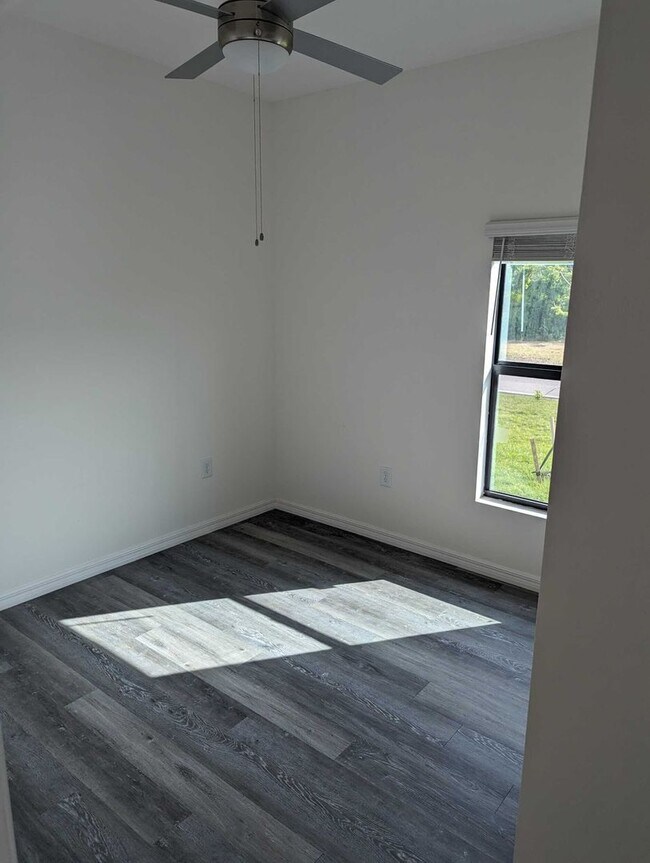 Building Photo - 2317 NE 15th Ln