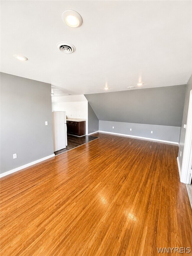 Building Photo - 85 Klas Ave