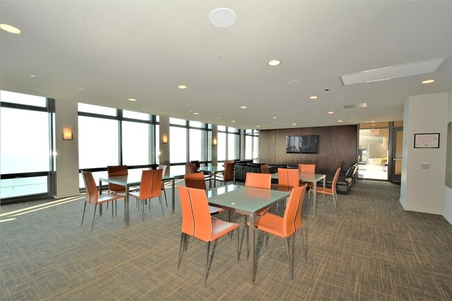 Building Photo - 65 E Monroe St