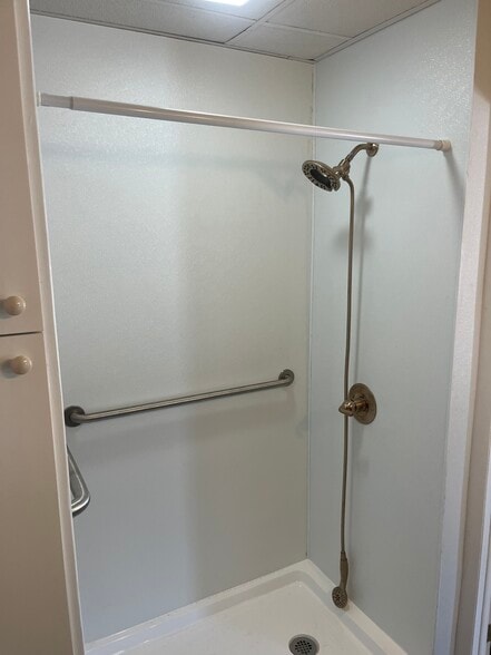 Building Photo - 613 E 3rd St