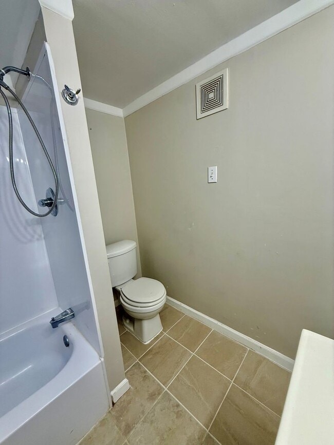 Building Photo - 6540 Southwest Ave