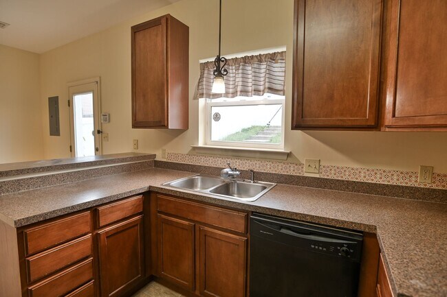 Building Photo - 3 Bedroom Single Family in Midtown with Pa...