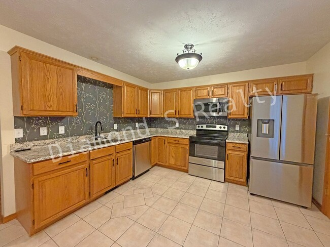 Building Photo - Charming 3 Bedroom in Desirable South Neighborhood!