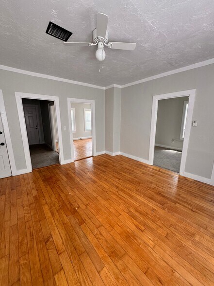 Building Photo - 365 Putnam Rd