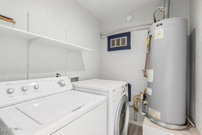 Building Photo - 1420 N Rose St