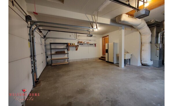 Building Photo - Beautiful open floorplan in amazing Steilacoom!!  All appliances included, large yard!!