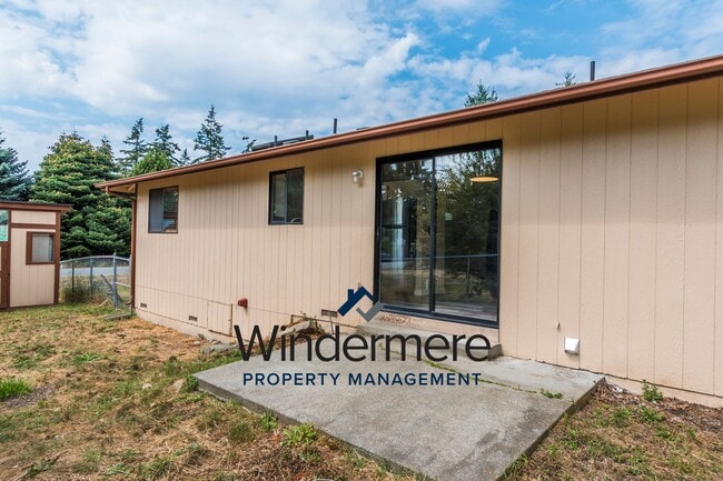 Building Photo - 549 W Ocean View Dr