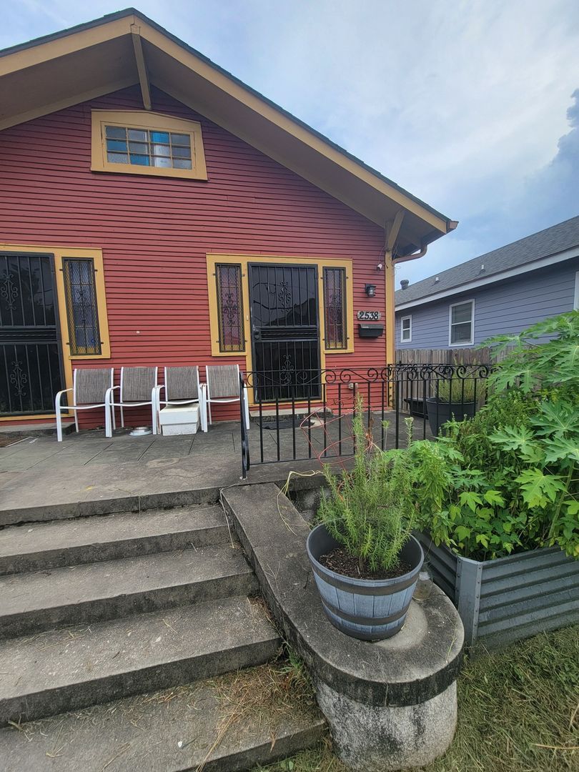 Building Photo - 2538 Lavender St