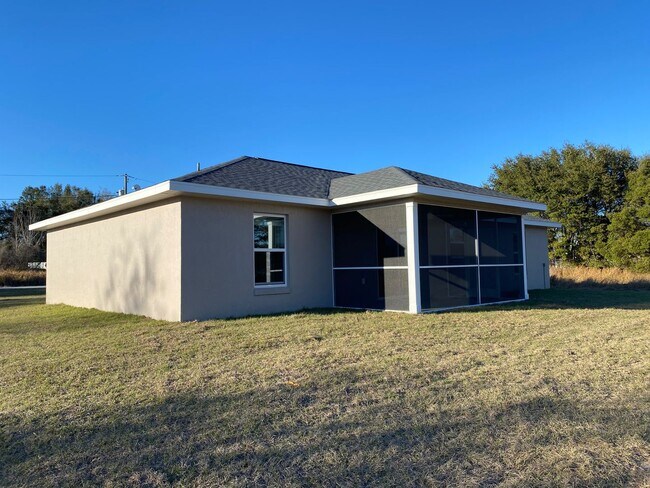 Building Photo - Available December 15th.....Custom Home - Desirable SE Ocala Neighborhood 3/2/2 **WON'T LAST**