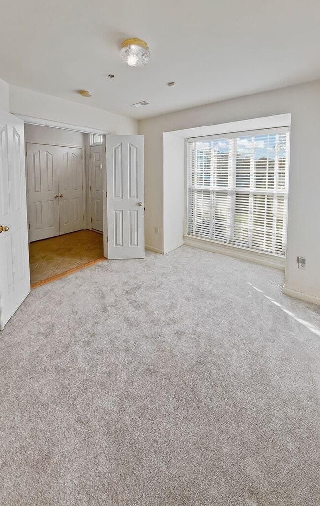 Building Photo - 3074 Esser Pl