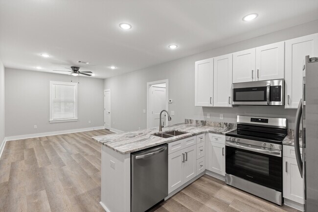 Building Photo - 305 Okaloosa Ave