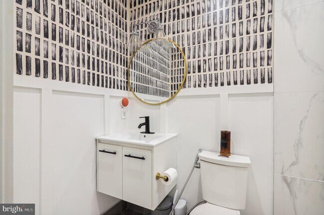 Building Photo - 416 Longfellow St NW