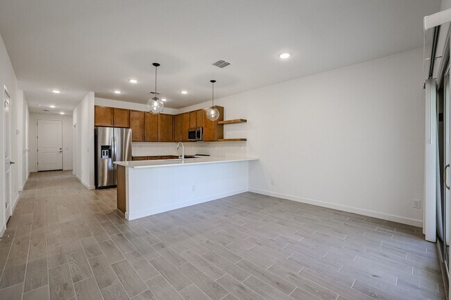 Building Photo - 4 Bedroom in Ambra Gated Community