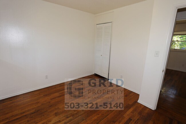 Building Photo - Beautiful, Spacious 3 Bedroom - Foster-Powell Neighborhood