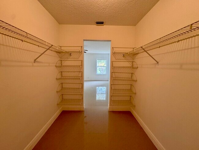 Building Photo - 1132 Hatteras Cir