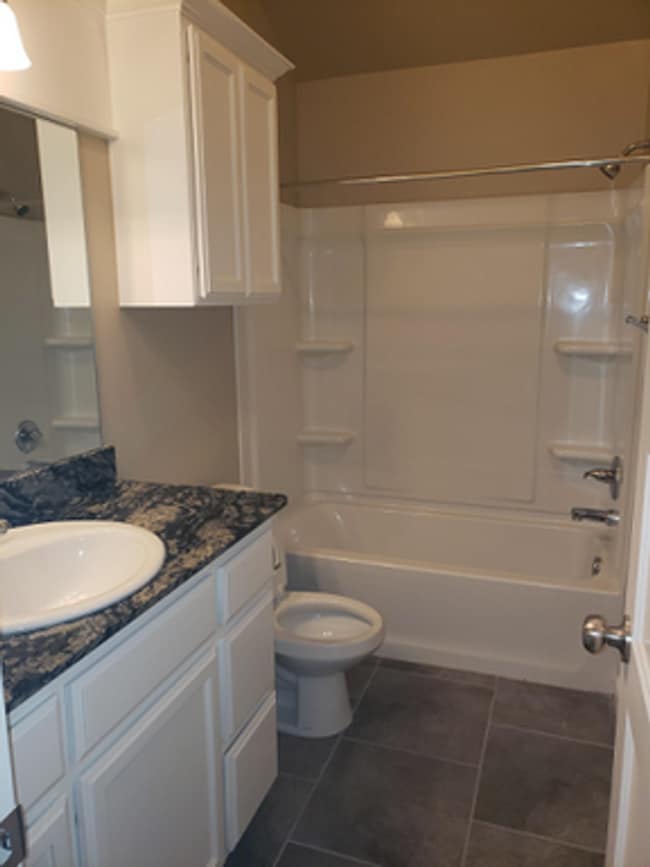 Building Photo - HOME FOR THE HOLIDAYS 1 MONTH FREE