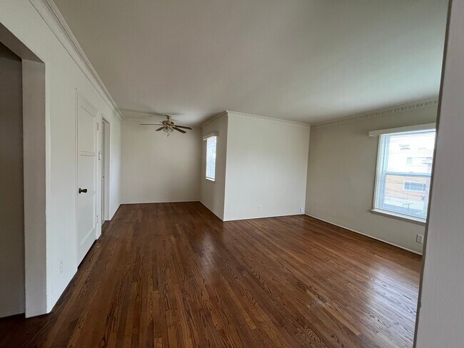 Dining - 7026 Flight Ave