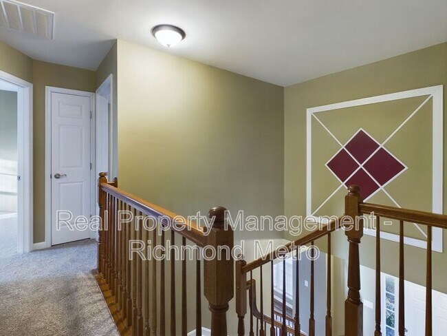 Building Photo - 6431 Kings Crest Ct