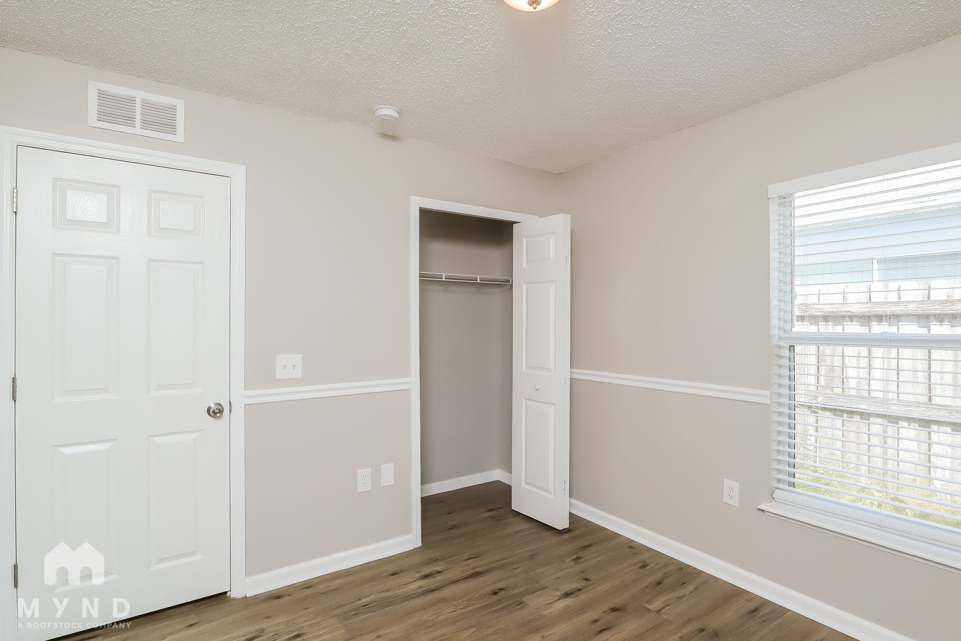Building Photo - 8537 English Oak Dr