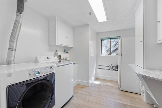 Building Photo - 10 Stonewood Dr