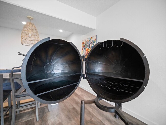 Building Photo - 4 bedroom Modern Home at Eagle Ridge Estates