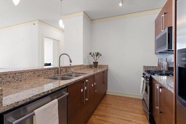 Building Photo - 1570 Elmwood Ave
