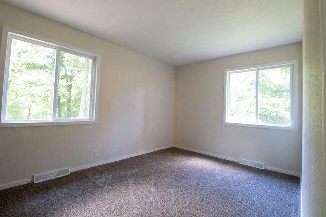 Building Photo - 4 Bedroom 3 Bathroom 2 Car Garage