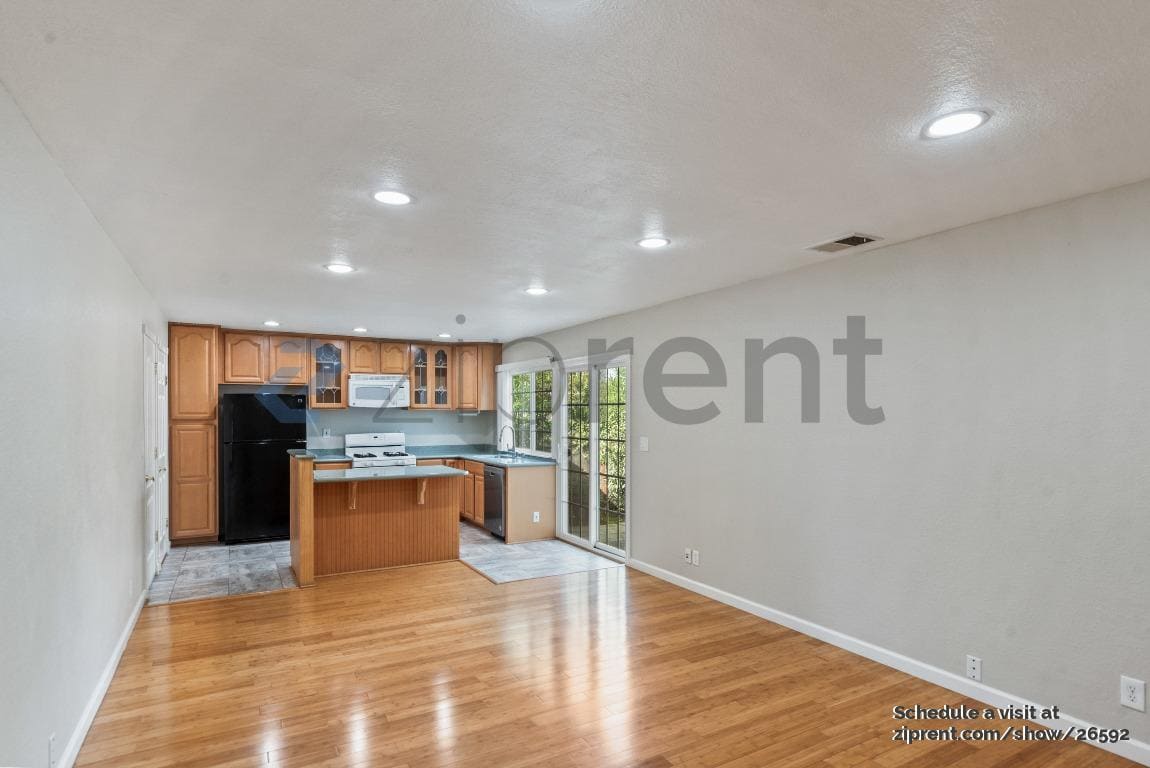 Building Photo - 1872 Anne Marie Ct