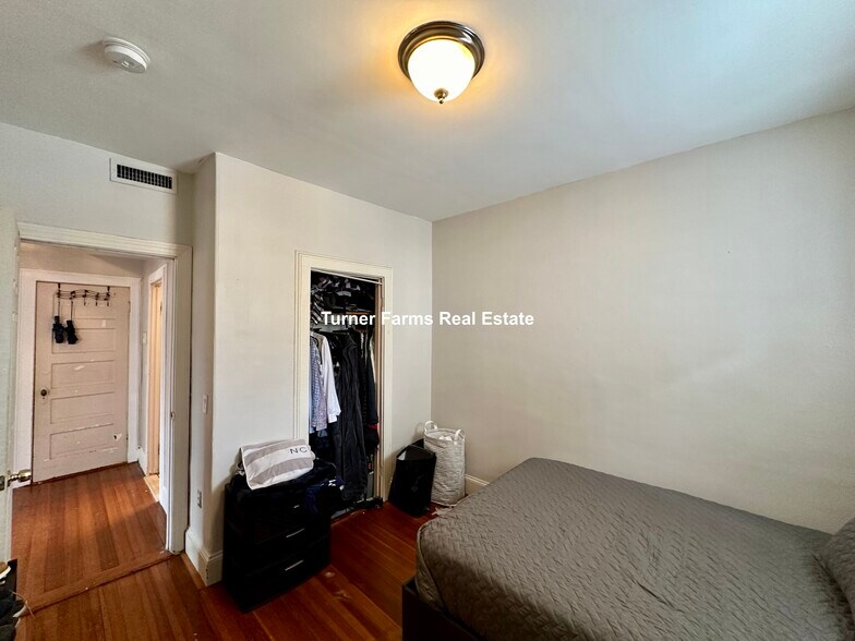 Building Photo - 146 Smith St