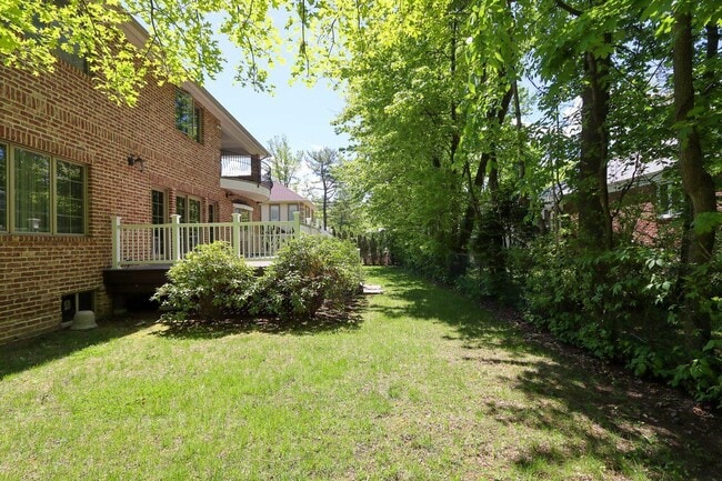 Building Photo - 10 Woodbourne Rd