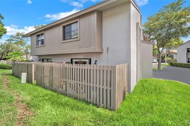 Building Photo - 10611 SW 113th Pl