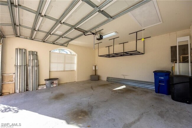 Building Photo - 12099 Lucca St
