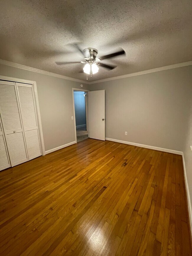 Building Photo - 505 Meadowbrook Ave