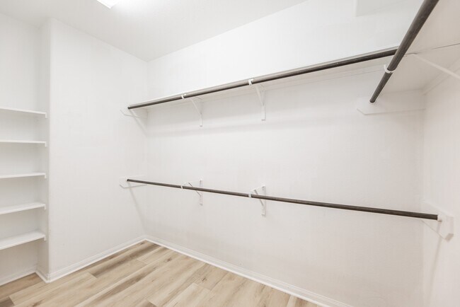 Building Photo - 2414 Garden Falls Dr