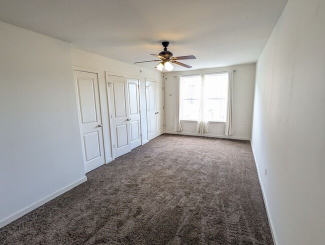 Building Photo - Modern 4 level townhouse available for imm...