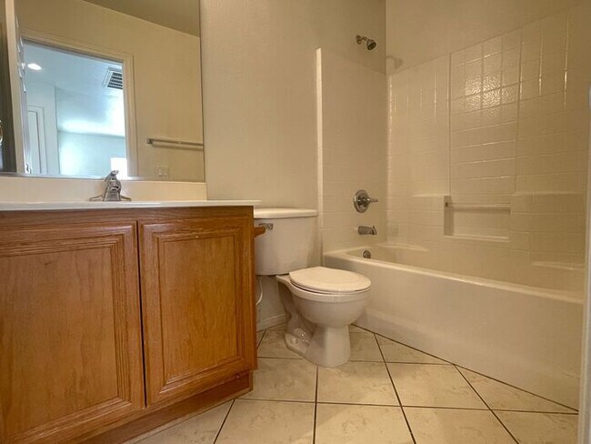 Building Photo - This proeprty has been shown before and will be leased to the first qualified applicant. To sched...