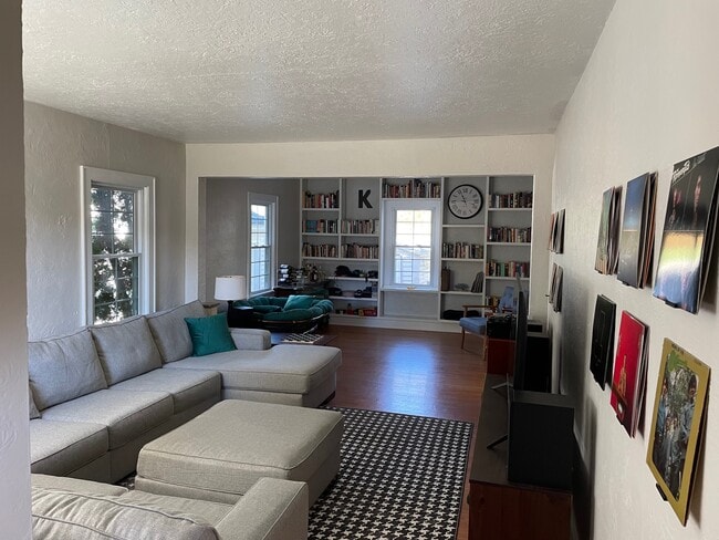 Living/ Dining room. - 826 Hall St
